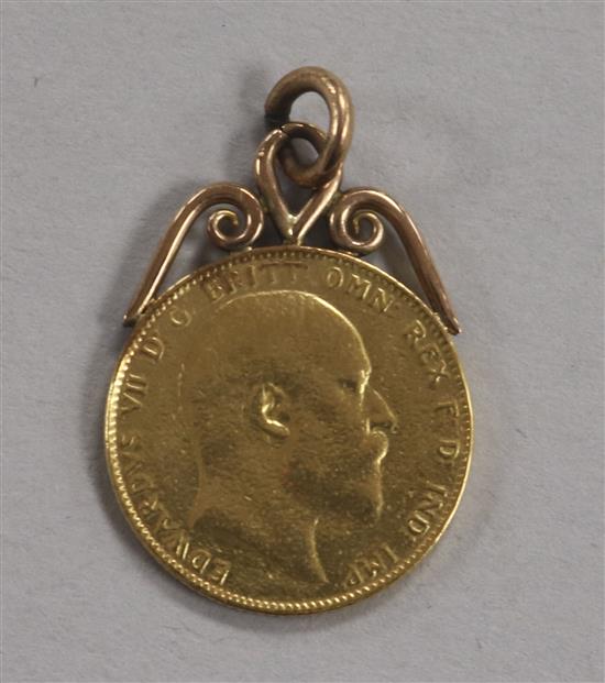 An Edward VII gold sovereign, 1910, 9.1g gross, worn